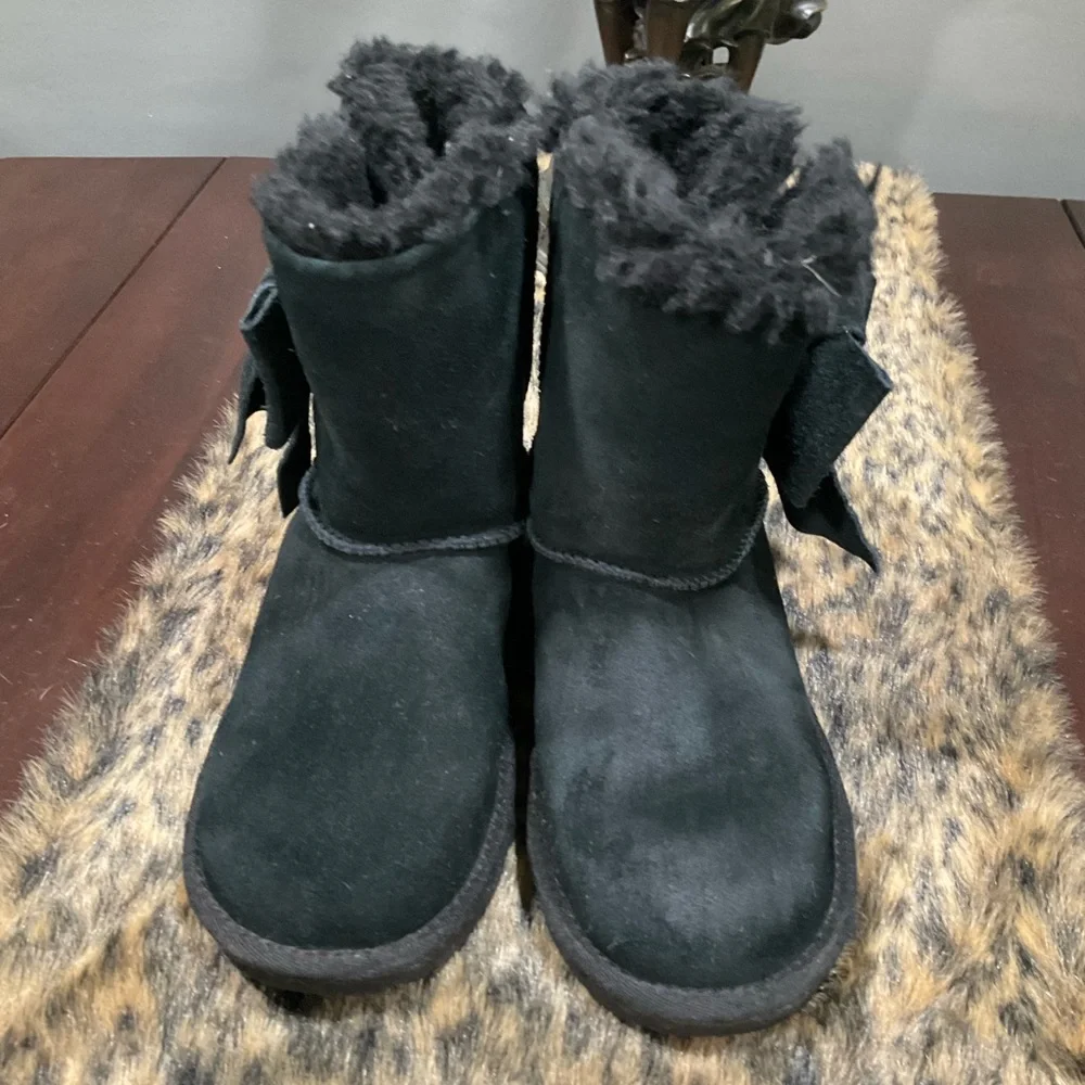 UGG ONE SIDE BOW‎ LEATHER BOOTS